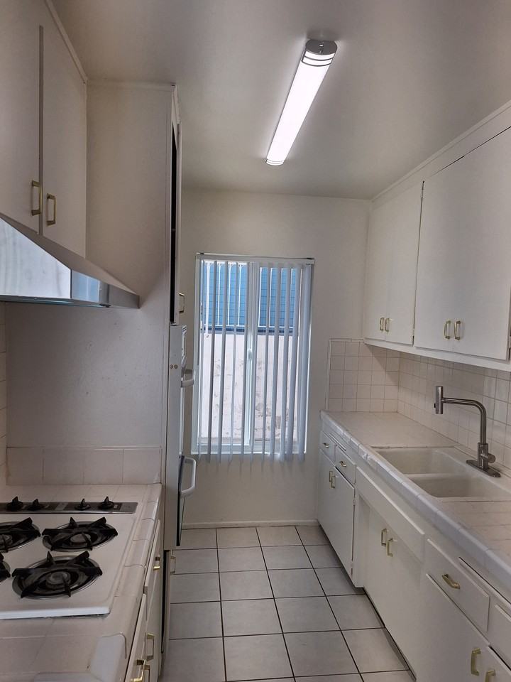 12928 Moorpark Street #3 - Photo 5 of 13