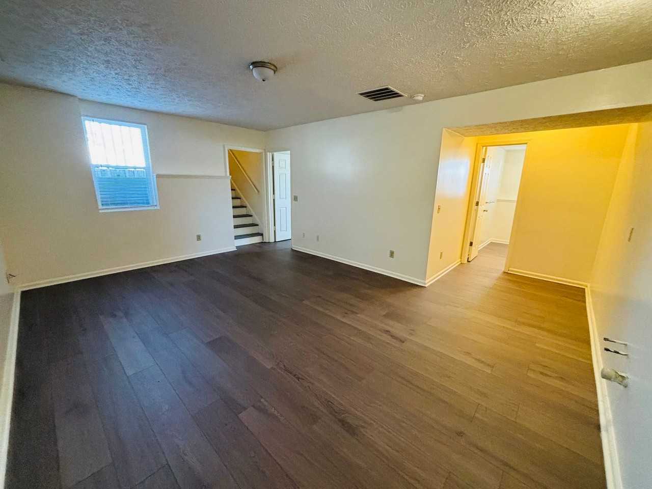 310 Wakeman Ct - Photo 4 of 21