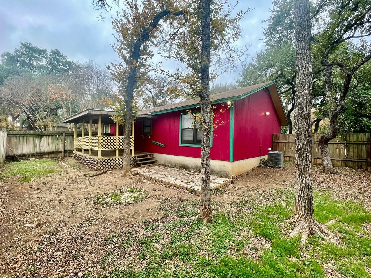 1315 Delmar St - Photo 4 of 12