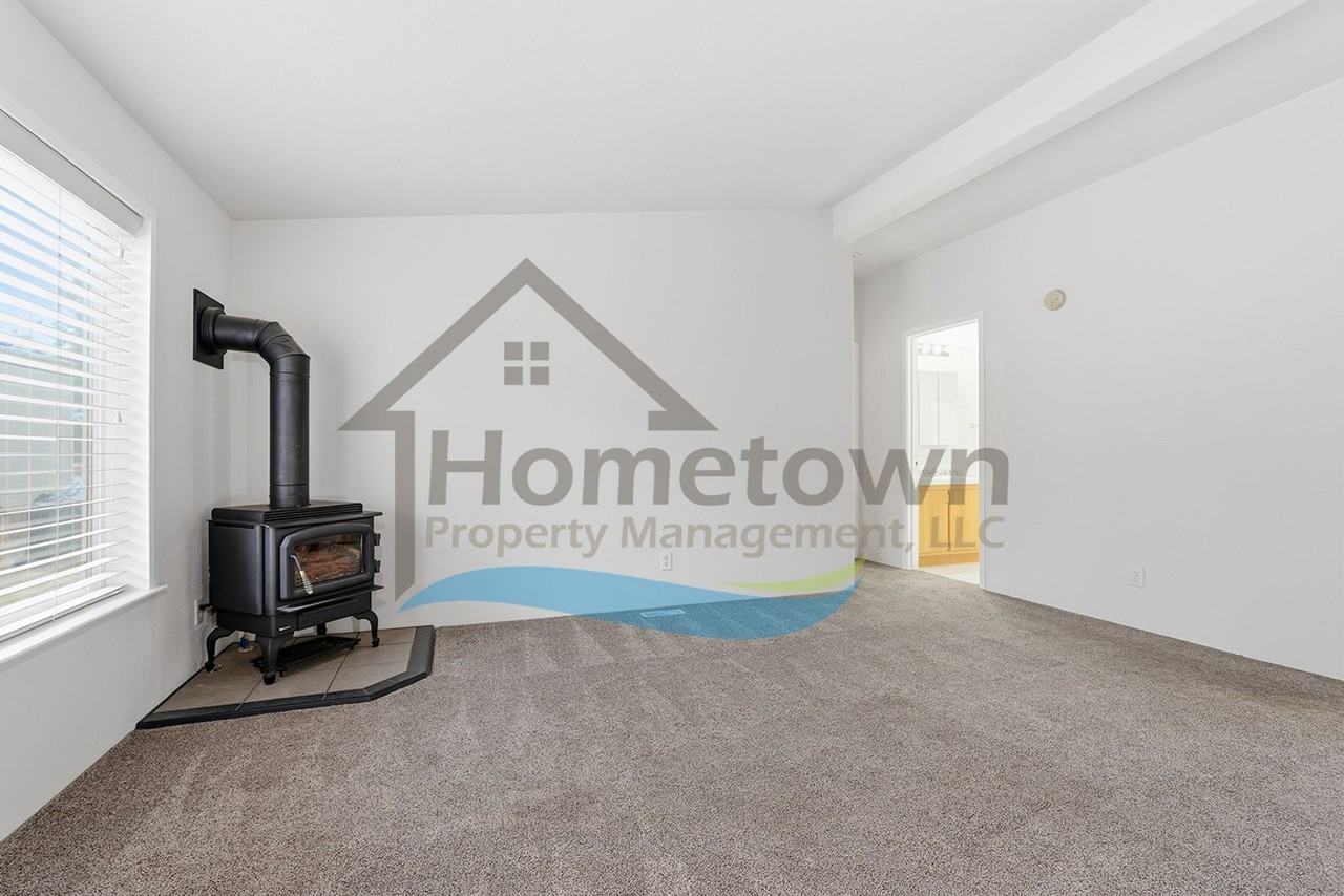 5425 E Grove Ave - Photo 7 of 38