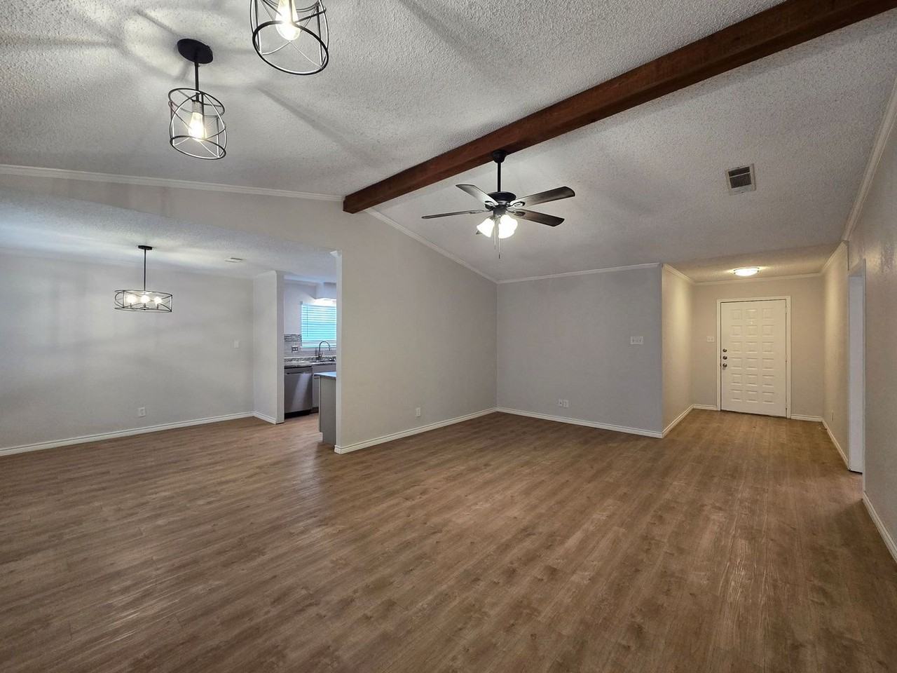 3005 Tallwood Dr - Photo 3 of 23