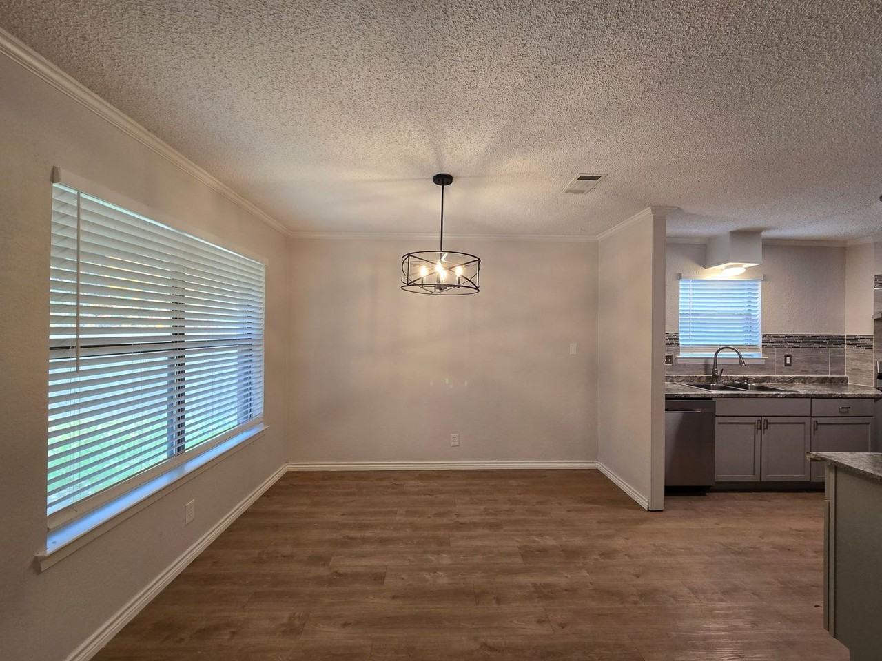3005 Tallwood Dr - Photo 4 of 23