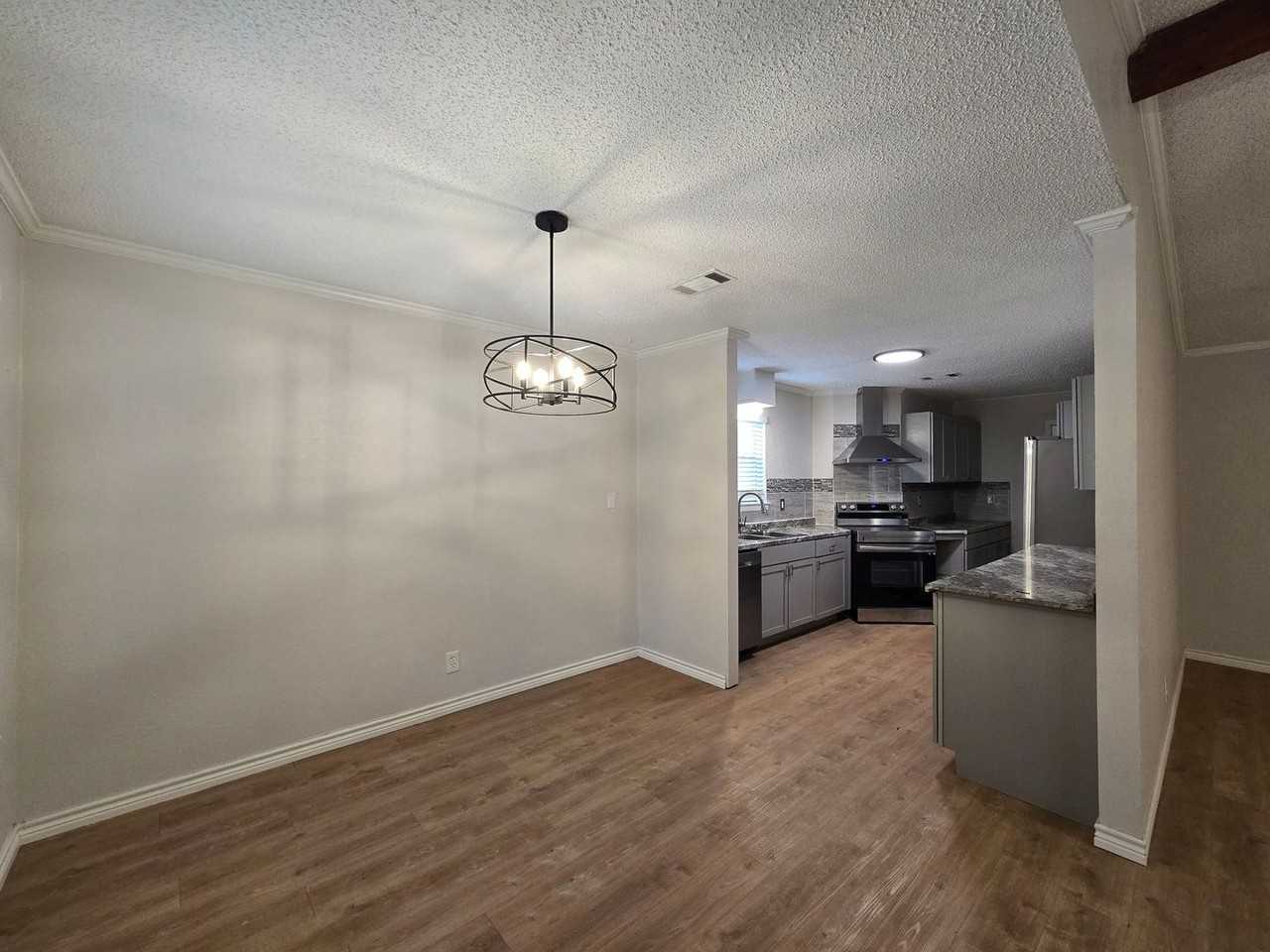 3005 Tallwood Dr - Photo 5 of 23