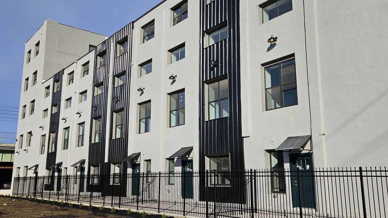 1422 N 8th St - Photo 2 of 31