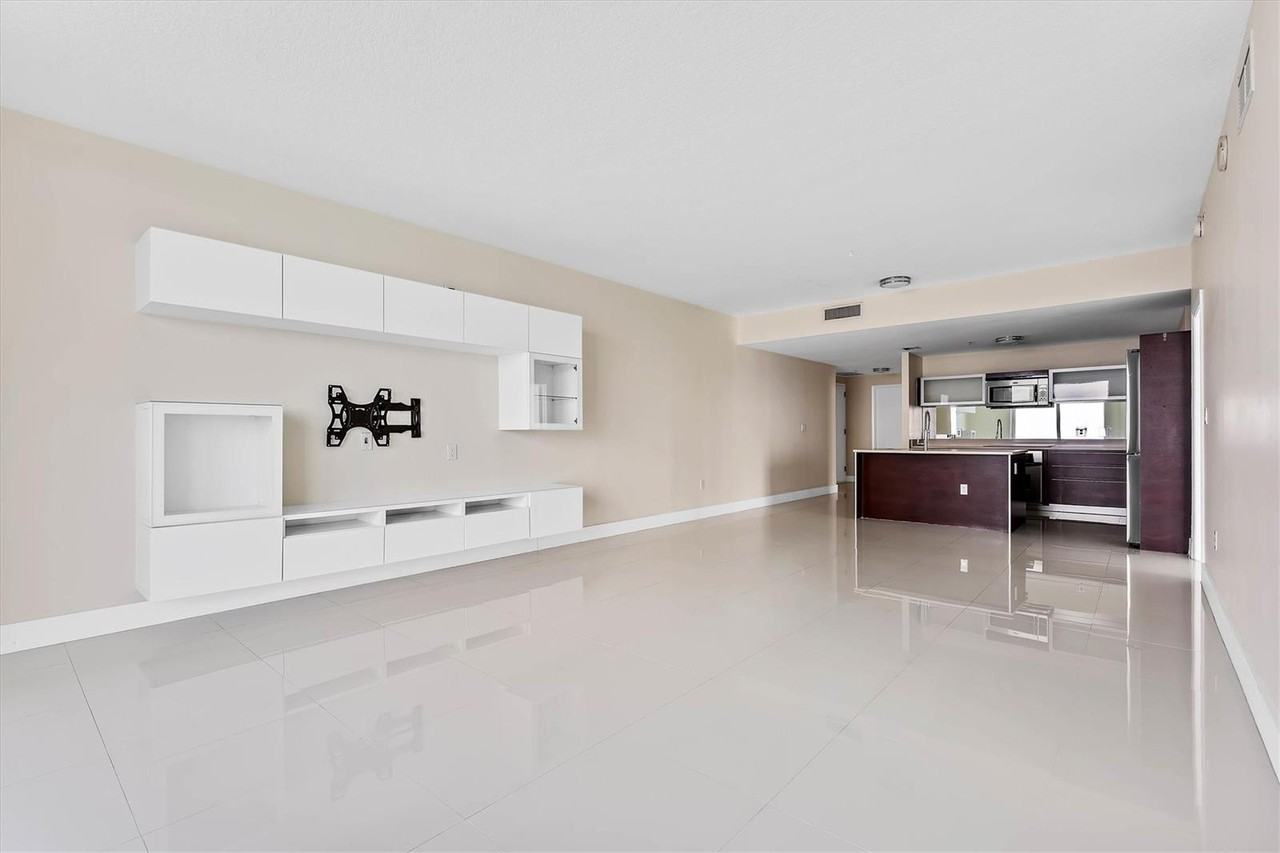 NE 19th St & Biscayne Blvd - Photo 6 of 20