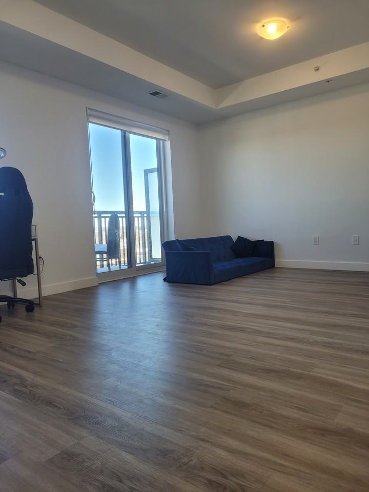 221 Victoria Street North - Photo 3 of 12