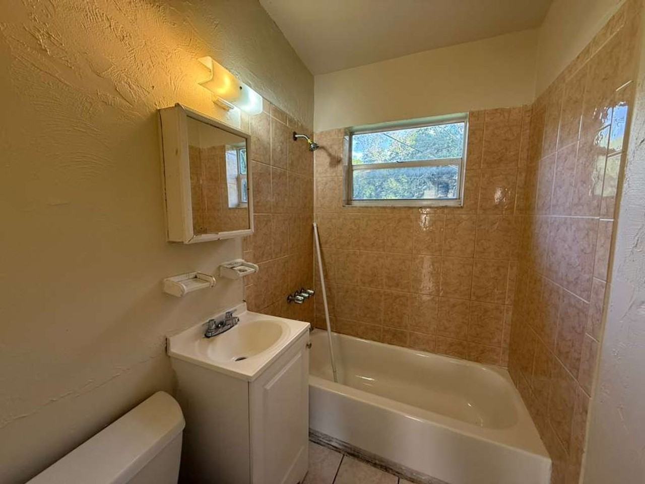 540 Nw 29th Ave - Photo 6 of 12