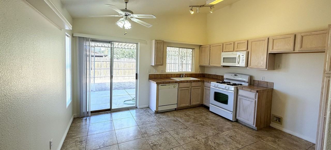 1953 Davis Ave - Photo 7 of 28