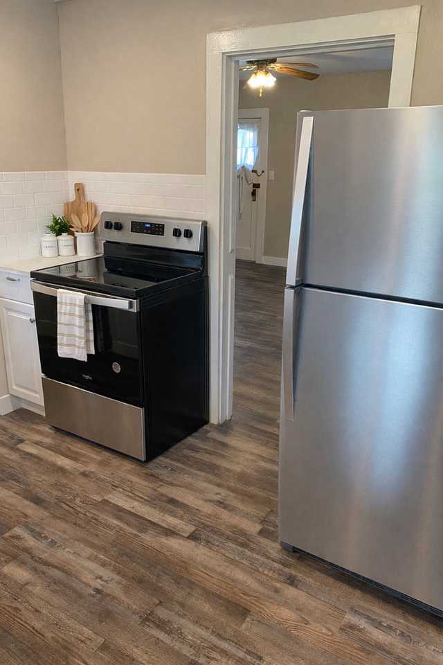 606 W Fremont Ave - Photo 4 of 15