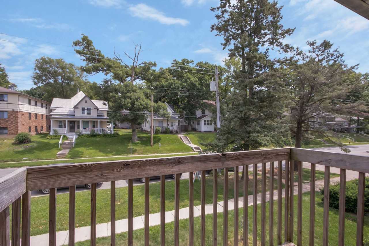 421 S Dodge St - Photo 5 of 46