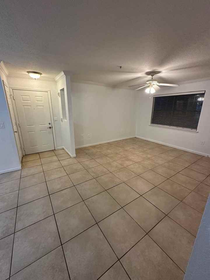 805 Boardwalk Dr - Photo 5 of 15