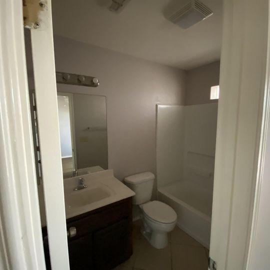 403 N 48th St - Photo 3 of 8