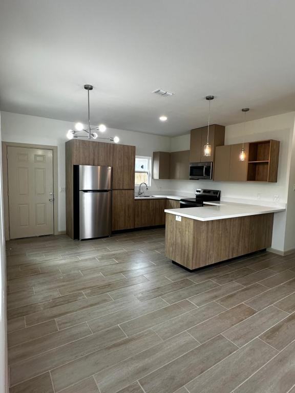 609 N Emerald Ave - Photo 3 of 9