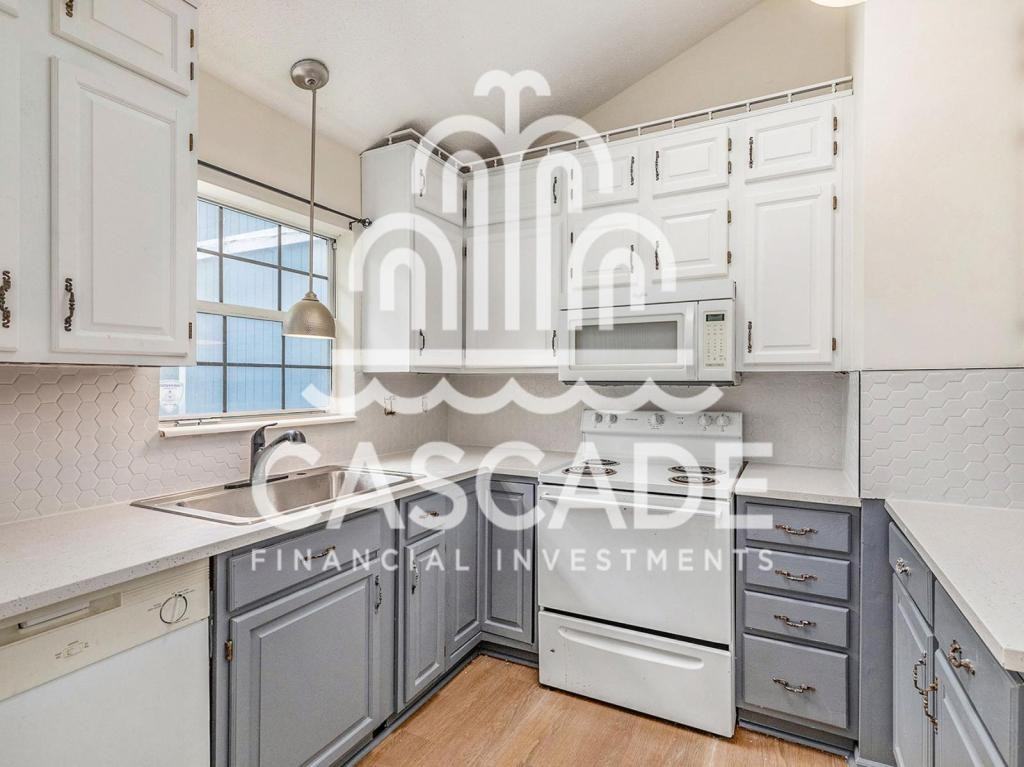 8153 Holmes Rd - Photo 5 of 17