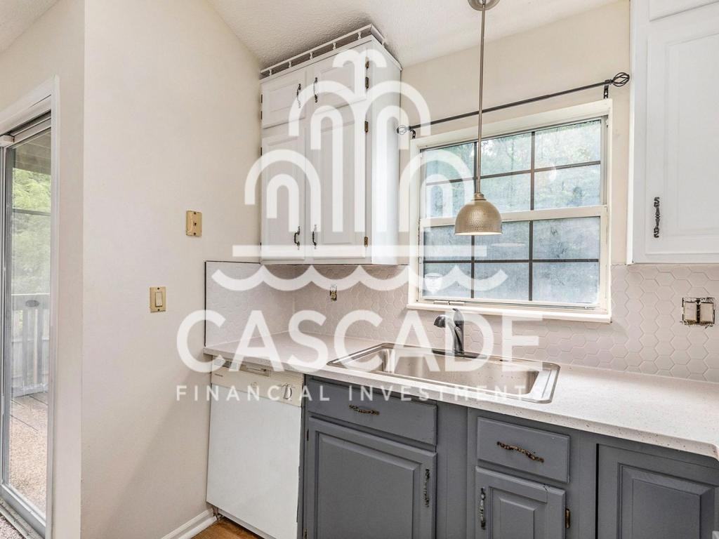 8153 Holmes Rd - Photo 7 of 17