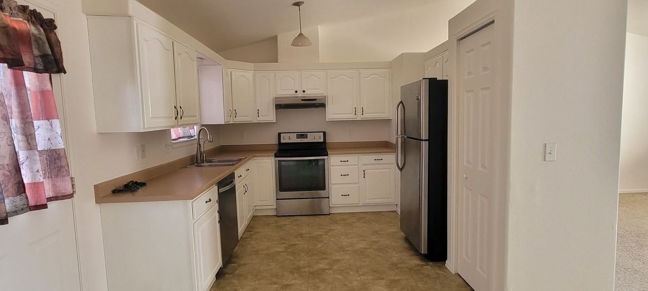 840 Heather Pl - Photo 7 of 16