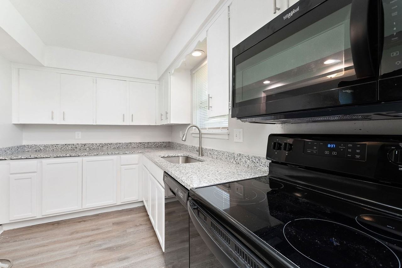 217 E Washington St - Photo 4 of 18