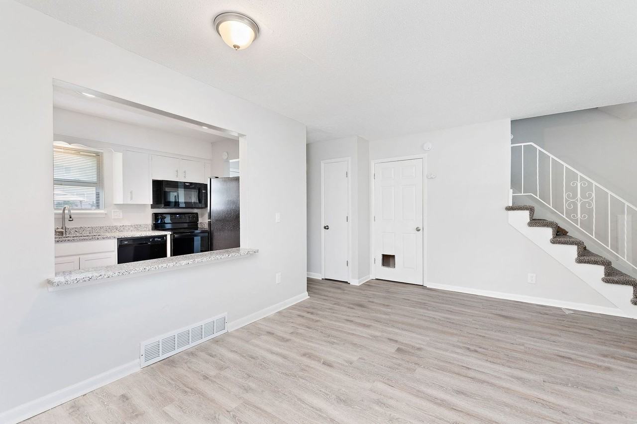 217 E Washington St - Photo 5 of 18