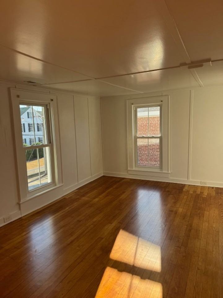 205 Raleigh St - Photo 4 of 12