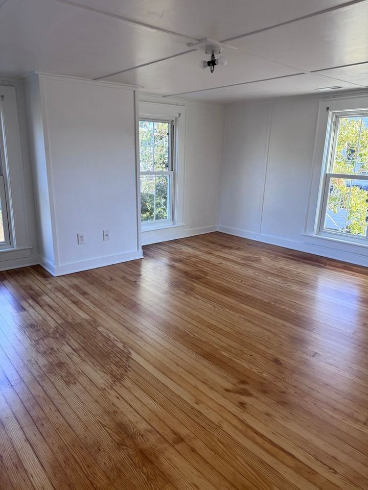 205 Raleigh St - Photo 6 of 12