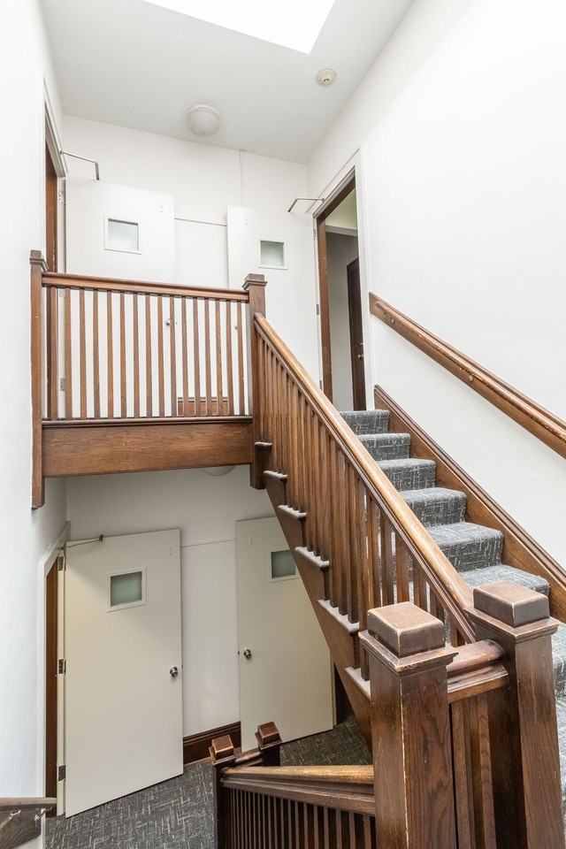 1919 Dupont Ave S - Photo 6 of 19