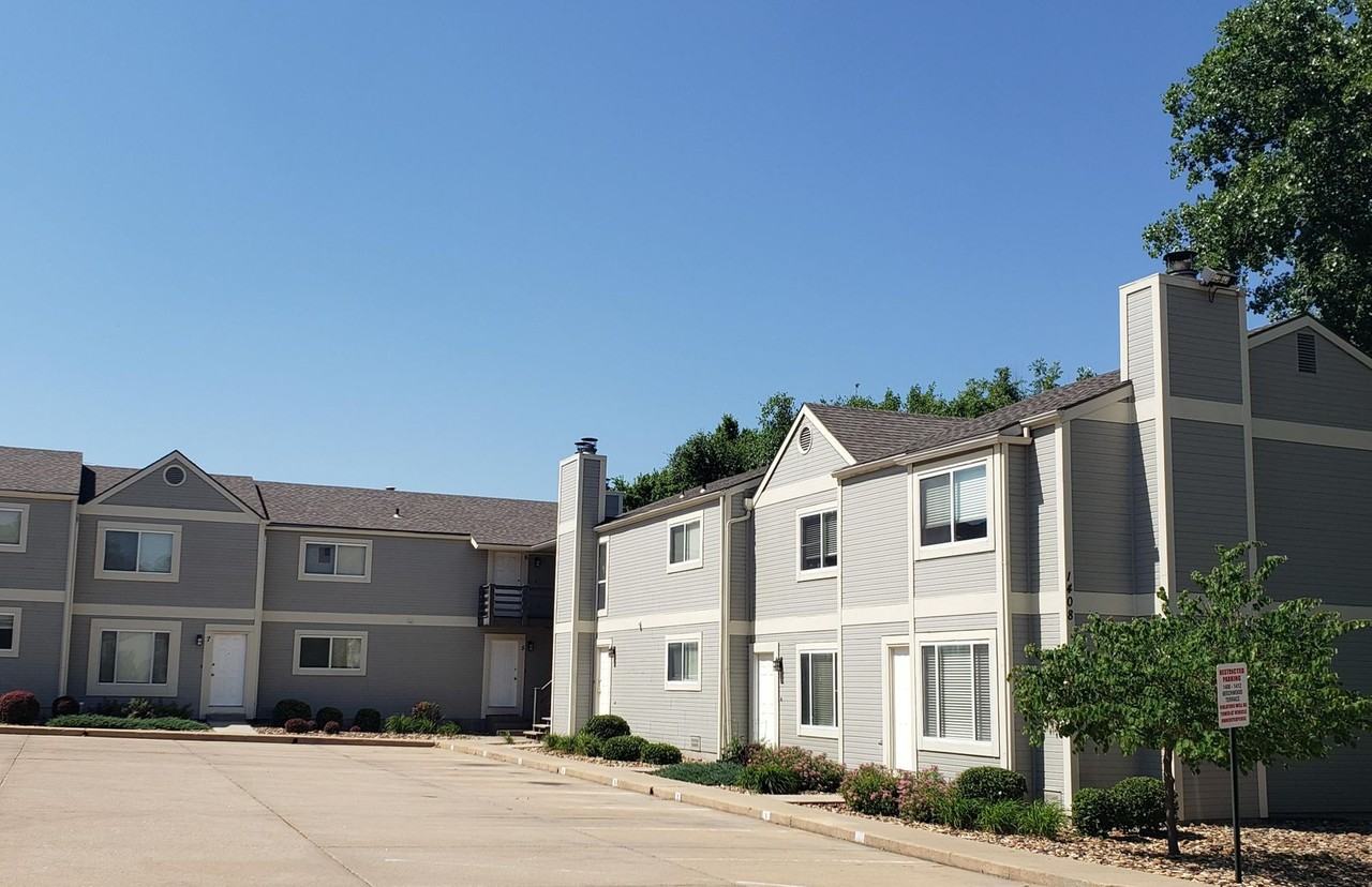 BEECHWOOD - Photo 4 of 44