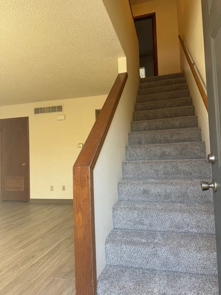 BEECHWOOD - Photo 7 of 44