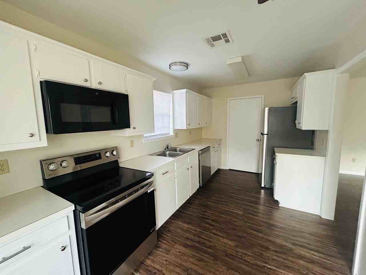 3351 Chimney Place Dr - Photo 2 of 11