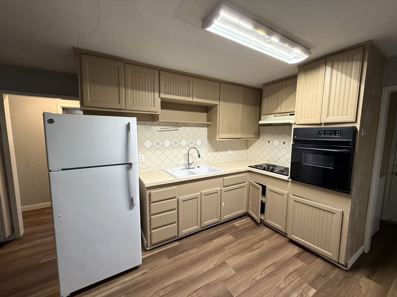 1548 Elm St #B - Photo 7 of 9