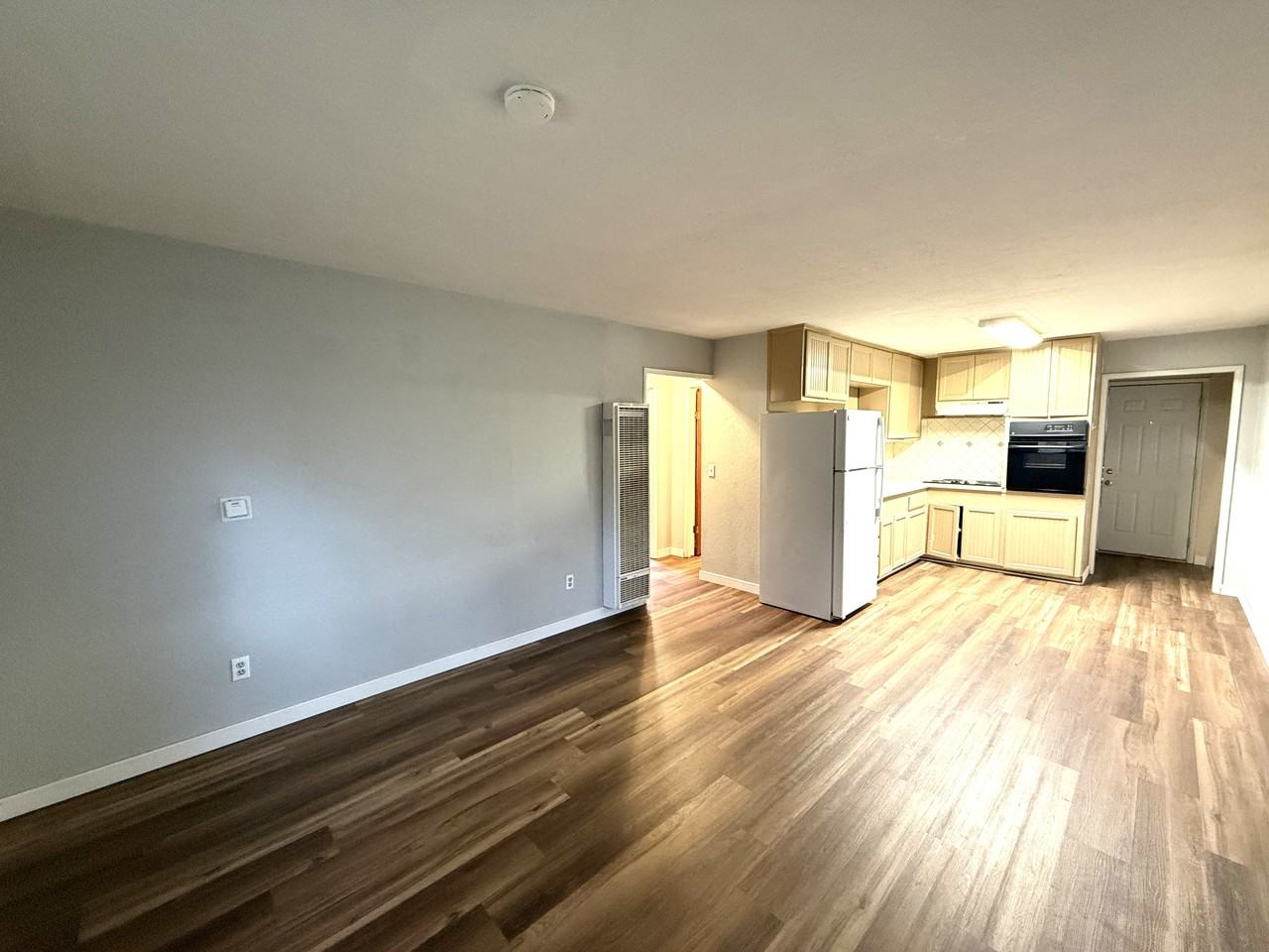 1548 Elm St #B - Photo 3 of 9