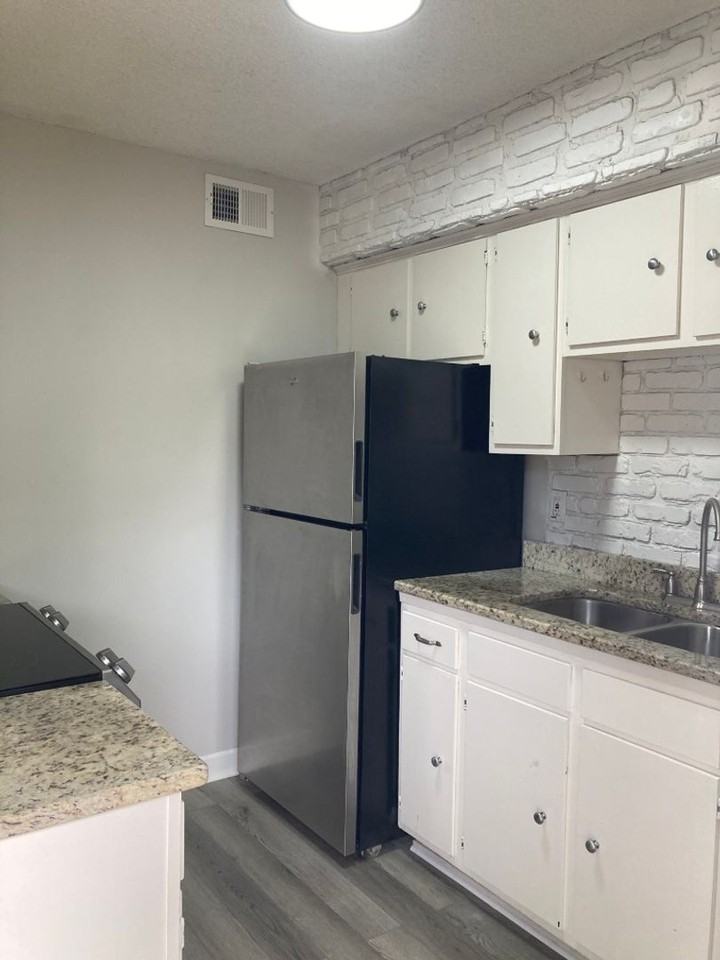 210 Hickory Ter #54 - Photo 6 of 15