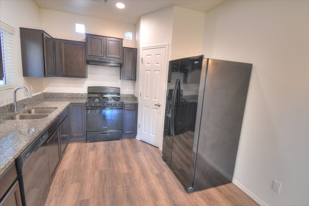 205 San Clemente Ave Nw - Photo 6 of 11