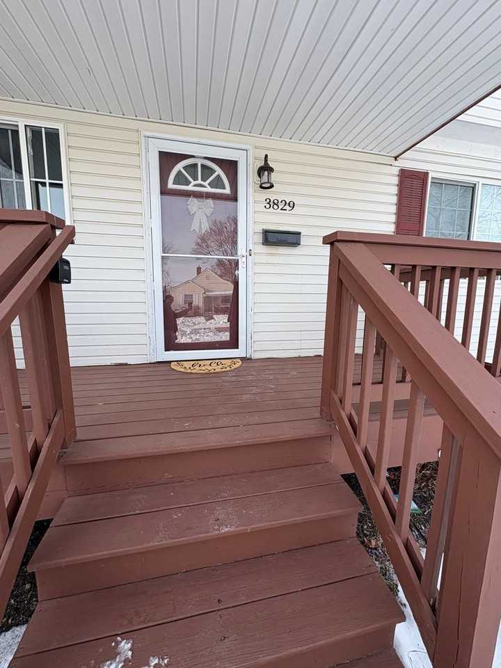 3829 3829 Bacon - Bacon 3829 - Photo 2 of 23