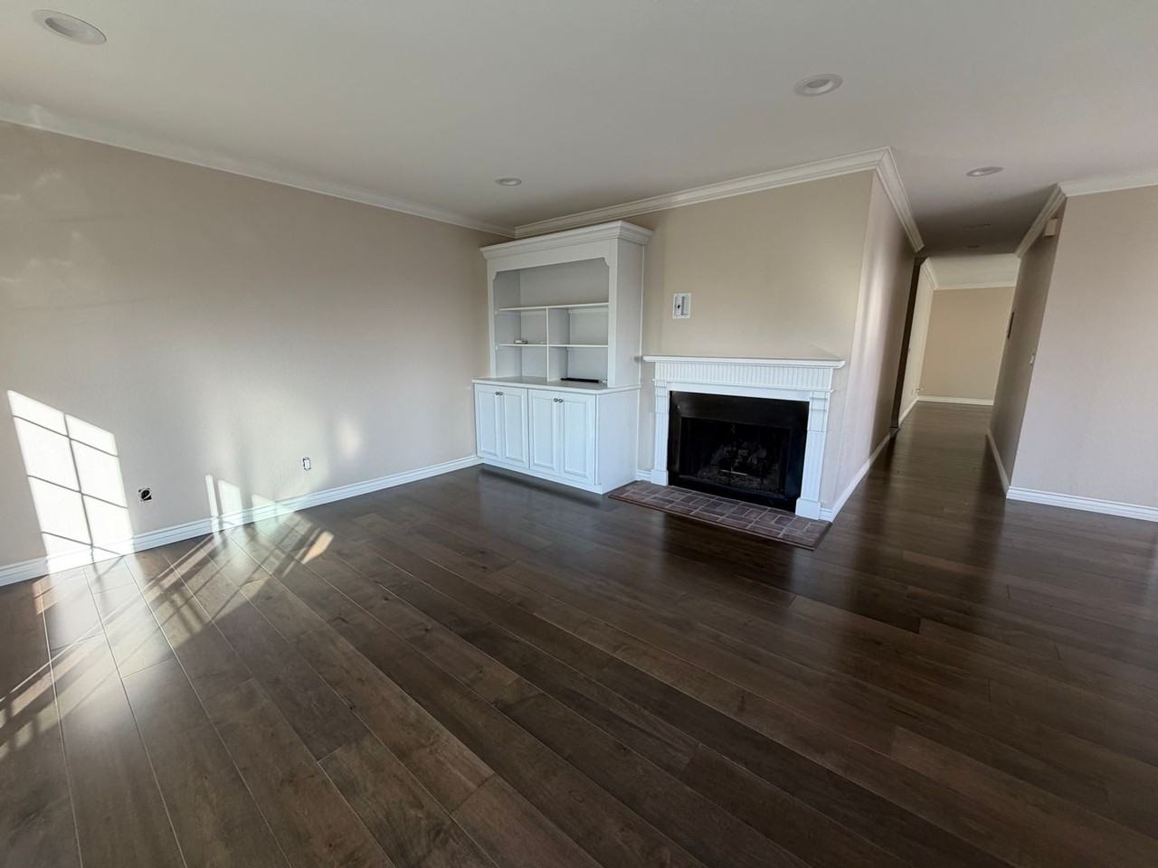 1019 Lakeview Ter - Photo 2 of 18