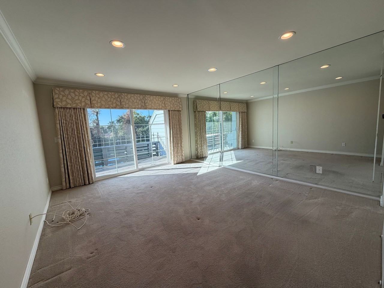 1019 Lakeview Ter - Photo 3 of 18