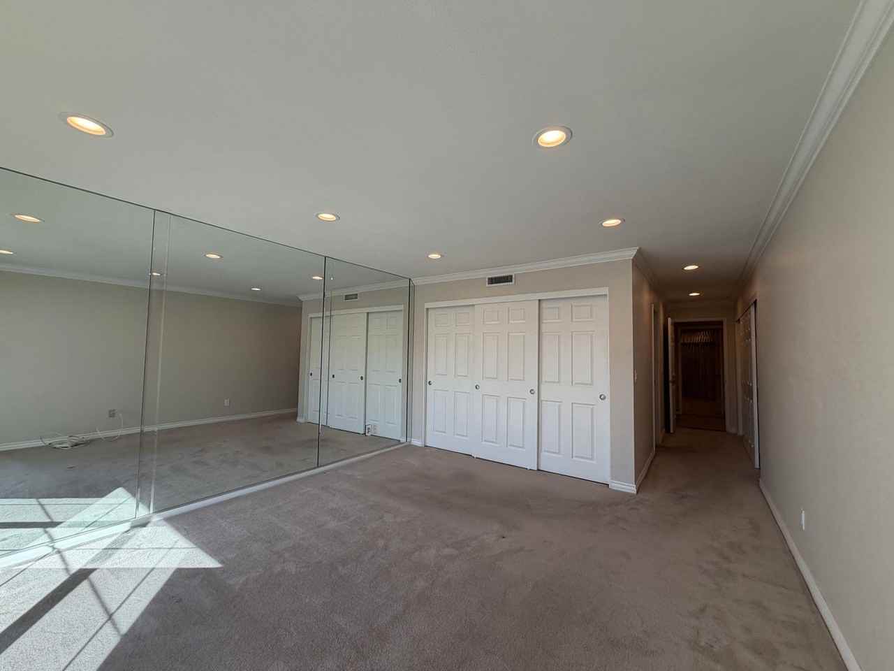 1019 Lakeview Ter - Photo 4 of 18