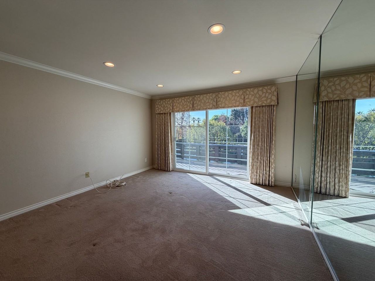 1019 Lakeview Ter - Photo 5 of 18