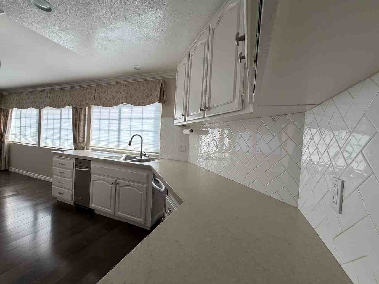 1019 Lakeview Ter - Photo 7 of 18