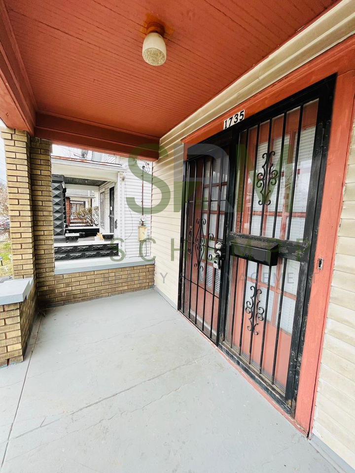 1735 W Hill St - Photo 2 of 19