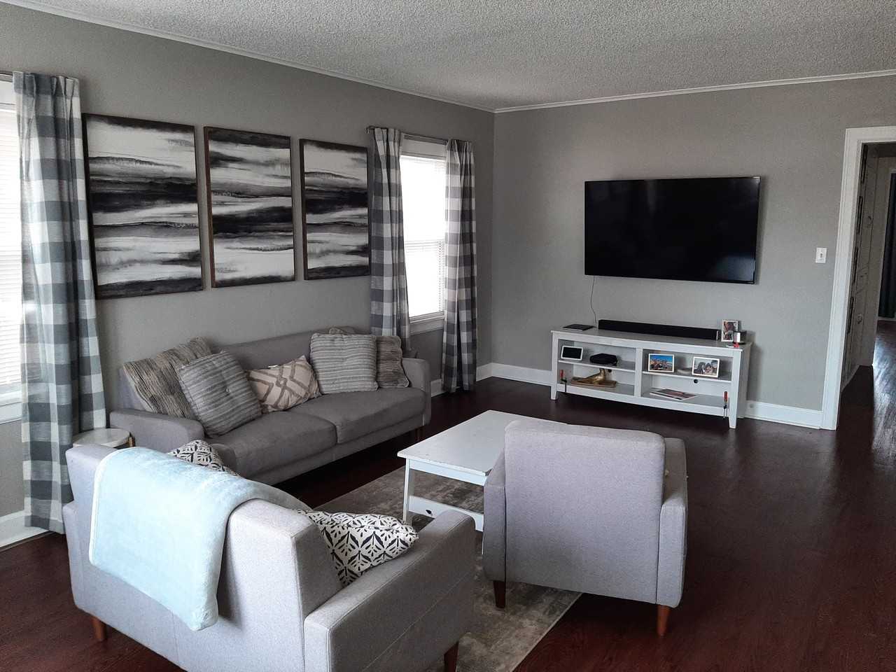 105 S Orchard St - Photo 3 of 8