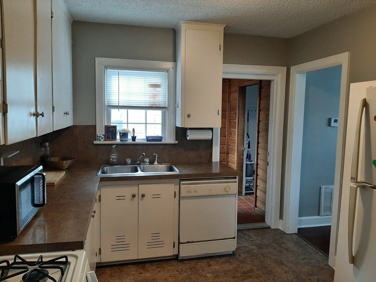 105 S Orchard St - Photo 2 of 8