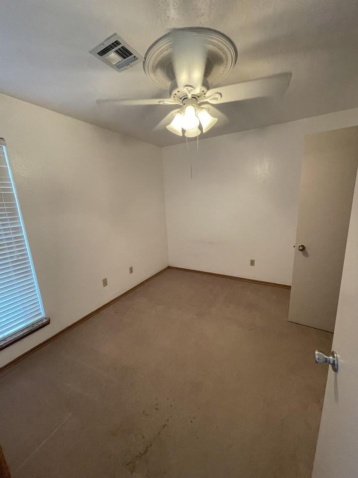 1000 Rambling Oaks Dr #8 - Photo 3 of 9