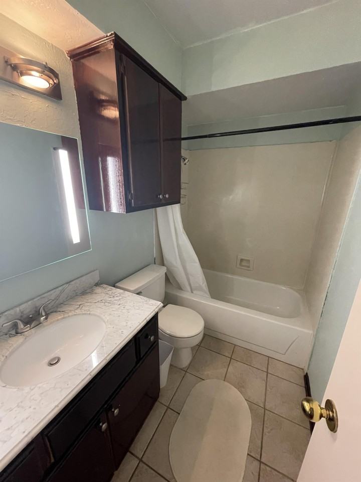 1000 Rambling Oaks Dr #8 - Photo 6 of 9