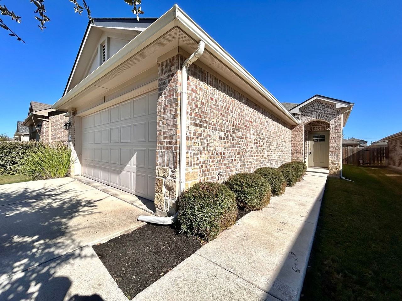 408 Dubina Ave - Photo 4 of 31