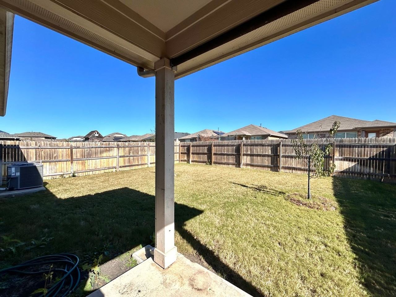 408 Dubina Ave - Photo 6 of 31