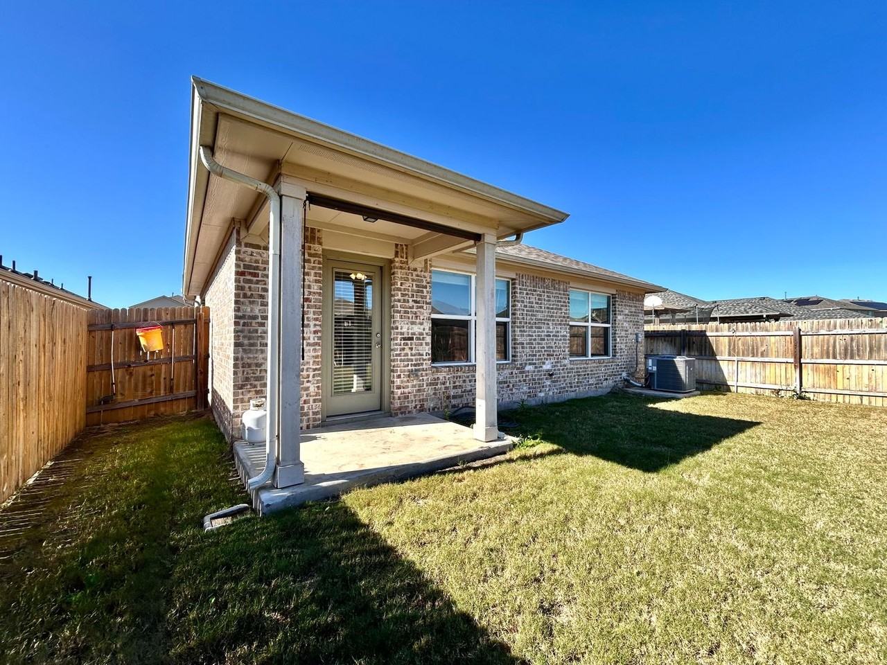 408 Dubina Ave - Photo 7 of 31