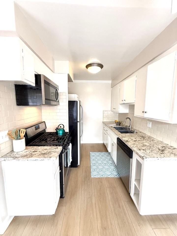 87 N Wilson Ave - Photo 2 of 20