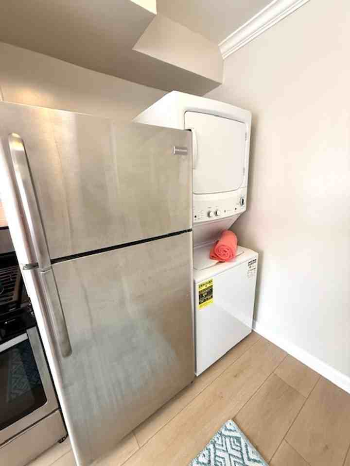 87 N Wilson Ave - Photo 3 of 20