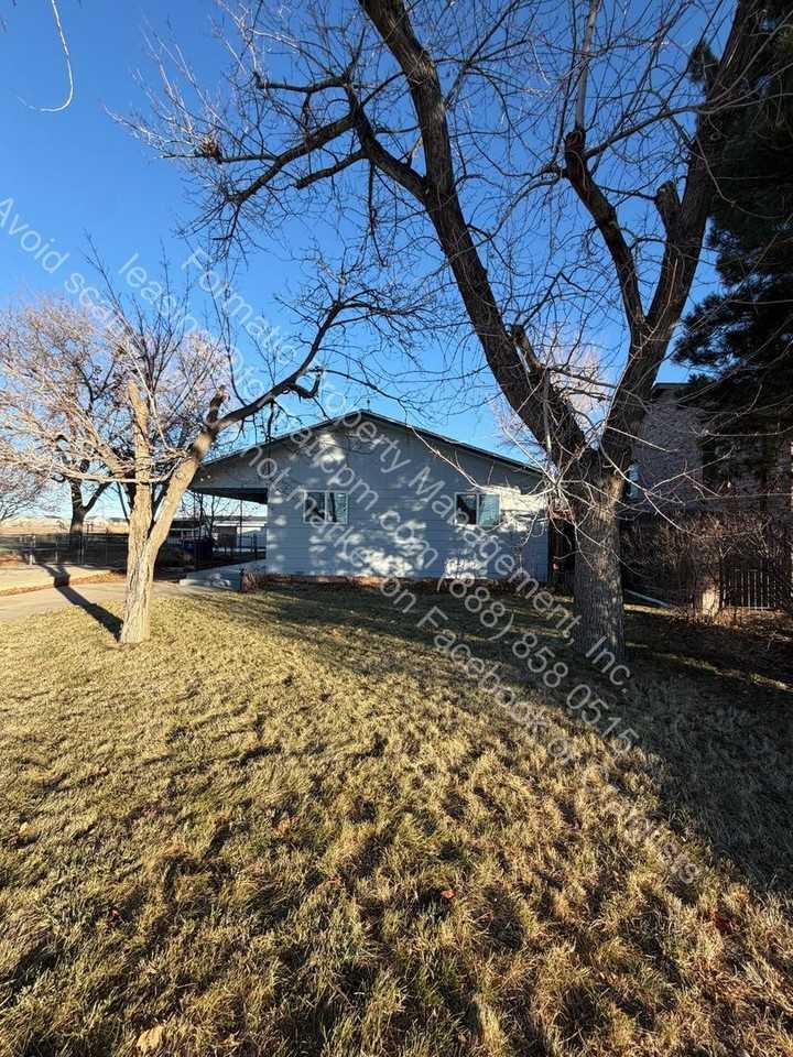 105 2nd St - Photo 2 of 20