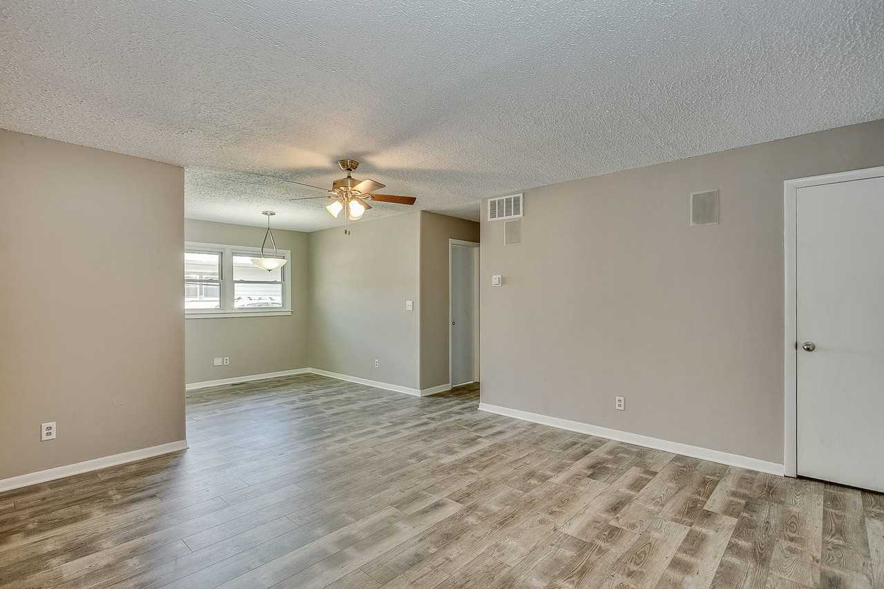 545 S Riverview Ave - Photo 5 of 26